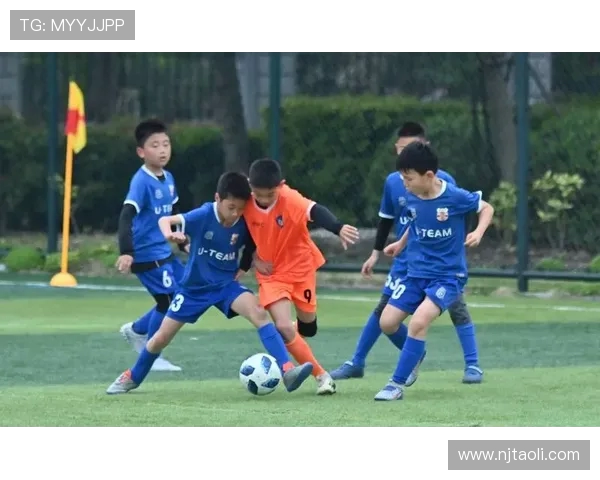 聚焦世界足球巨星成长轨迹与绿茵传奇故事全景解析盛典篇章绽放 聚焦世界足球巨星成长轨迹与绿茵传奇故事全景解析盛典篇章绽放