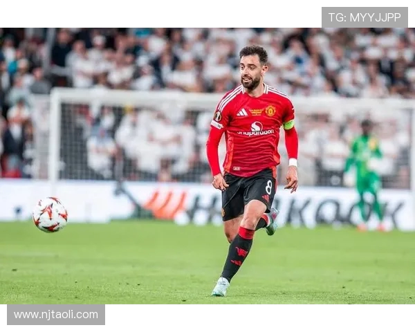 布鲁诺·费尔南德斯引领曼联中场革新成效显著展示全面技战术素养