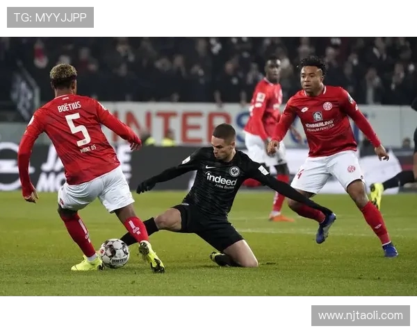 奥斯纳与韦恩的精彩对决揭示了足球战术的深层次博弈与球员的个人魅力 奥斯纳与韦恩的精彩对决揭示了足球战术的深层次博弈与球员的个人魅力